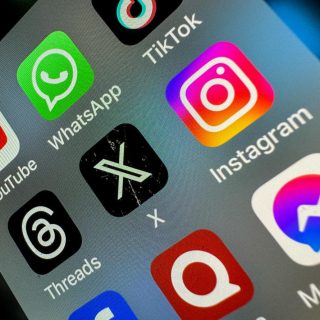 Apple WhatsApp ve Threadsi Cin App Storedan kaldirmasinin emredildigini soyledi