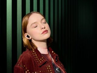 JBL Live Beam 3 Lifestyle Black Spatial 1