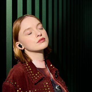 JBL Live Beam 3 Lifestyle Black Spatial 1