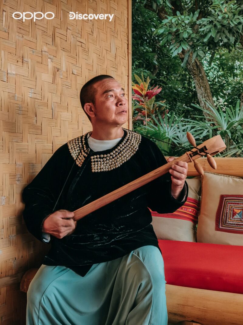 1726558758 A Lisu man playing the traditional reed pipe