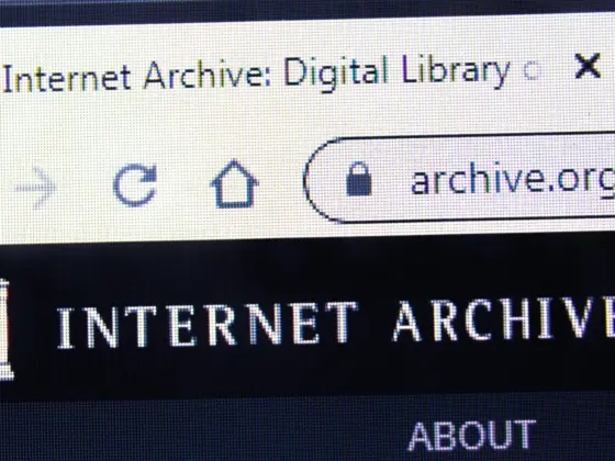 Internet Archive Quelle Postmodern Studio Shutterstock 1920