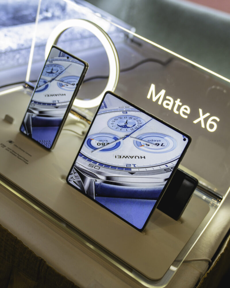 1739367658 Huawei Mate X6