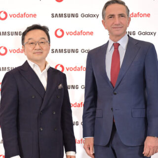 1740120749 Samsung Vodafone