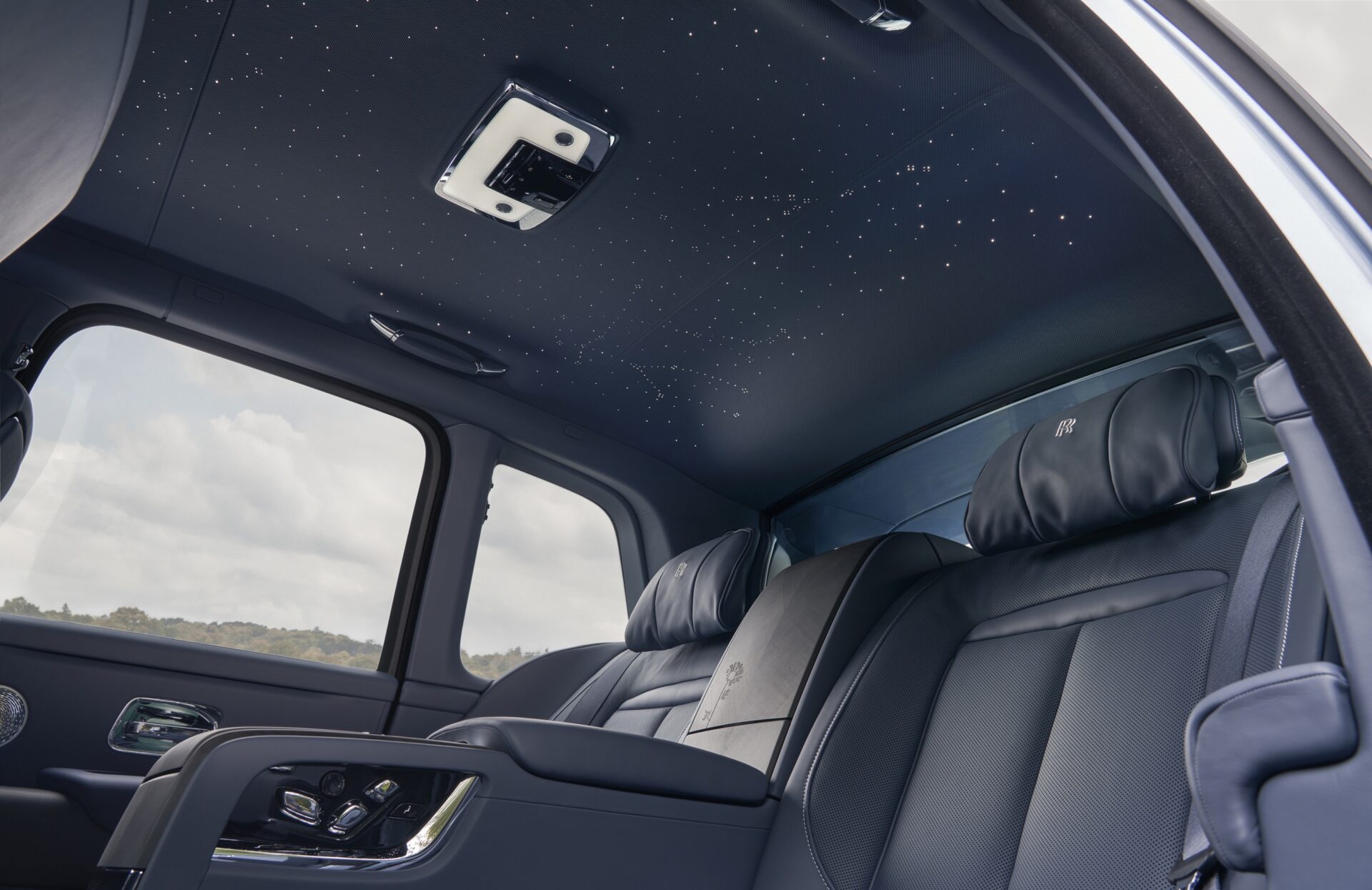 Rolls Royce Cullinan Daisyyi Sunuyor Technostory 3