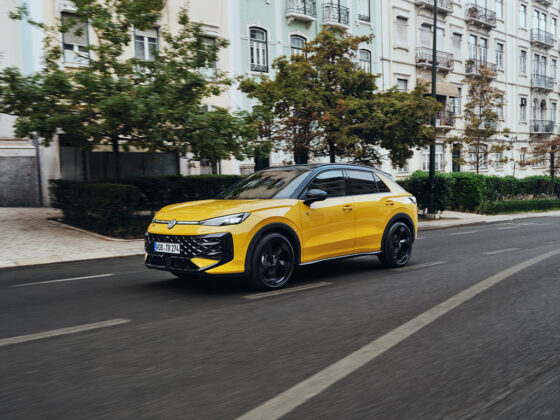 volkswagen t roc yan profil asfalt