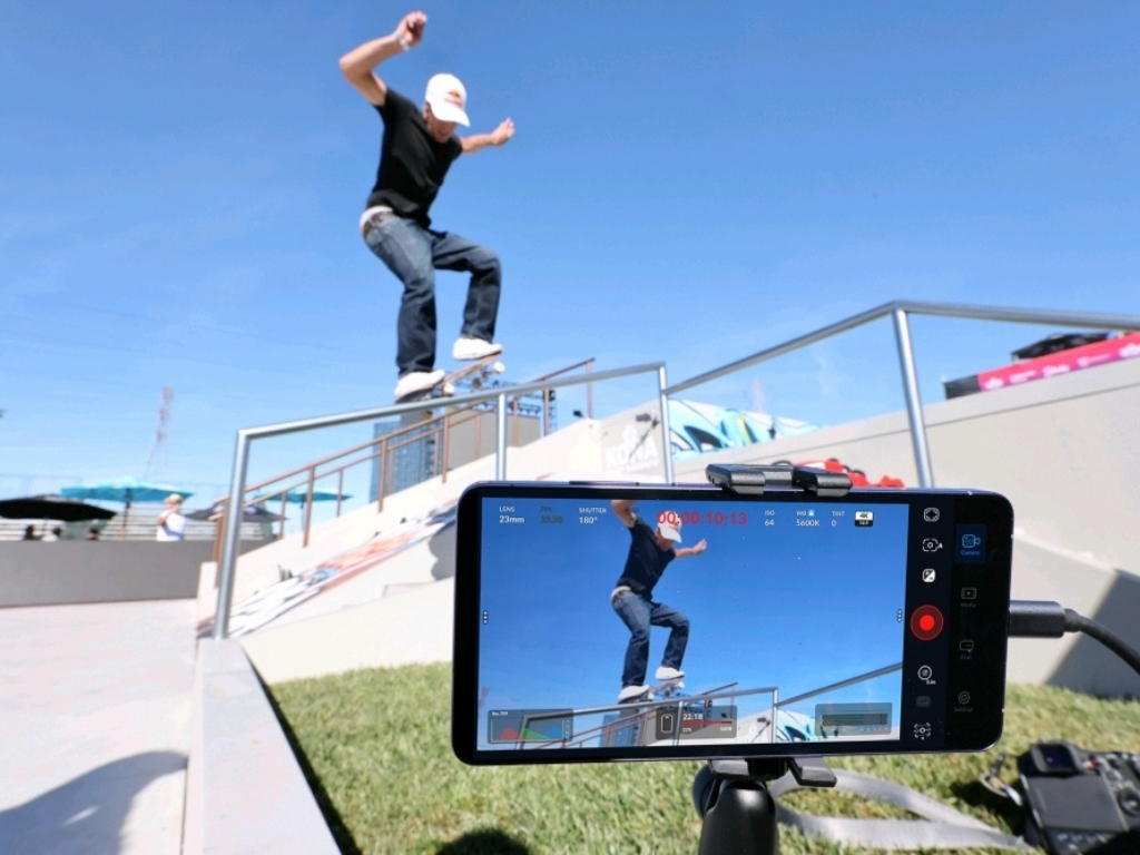 galaxy s26 ultra skateboarding pov