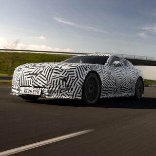 Jaguar mühendislik yaklaşımını yansıtan elektrikli performans detayları