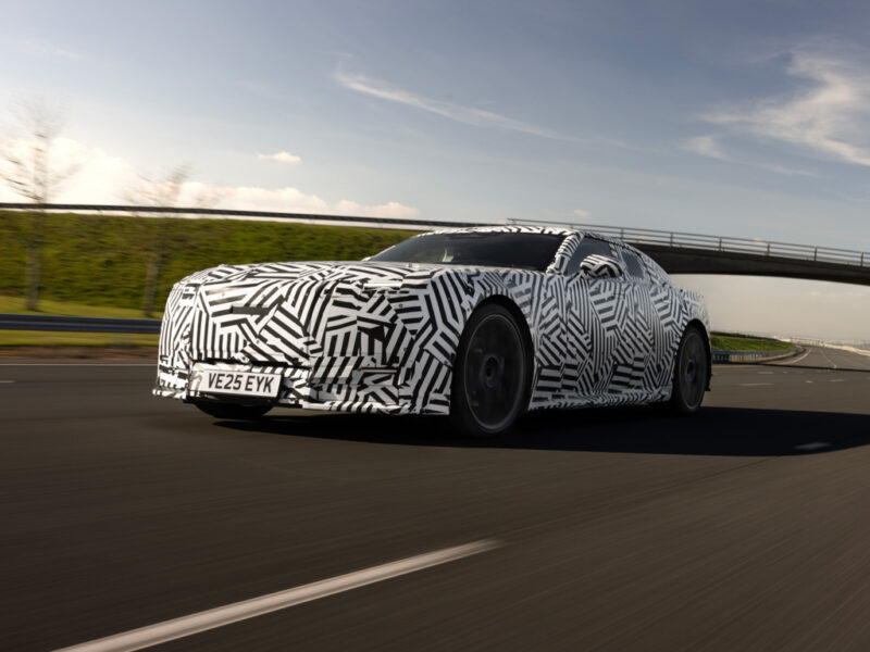 Jaguar mühendislik yaklaşımını yansıtan elektrikli performans detayları