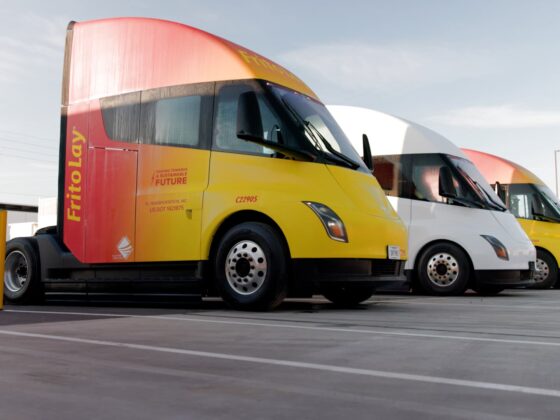 107194681 1676422226389 Tesla Semi 5