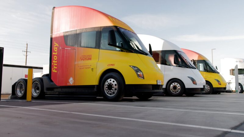 107194681 1676422226389 Tesla Semi 5