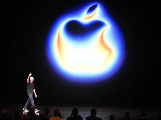 Apple logosu ve App Store harici ödeme sistemi illüstrasyonu