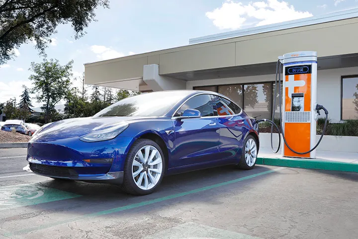 GM 2027 Model Tüm Elektrikli Araçlarına NACS Portu Ekliyor