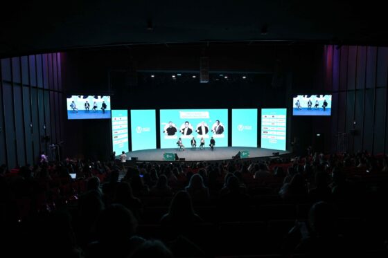 Meetup Istanbul 2026 Beyond Control ana sahne görünümü