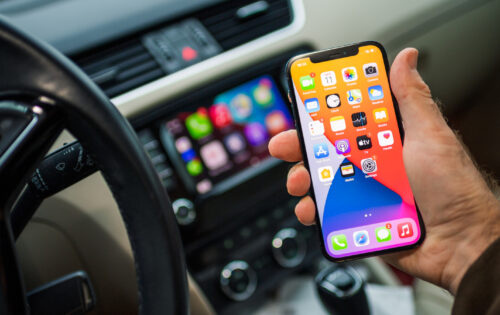 iOS 27.2 CarPlay’e Siri ve Podcasts Yenilikleri Getirdi